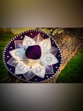 Vintage Salazar Yépez Mexican Sombrero - Purple Velvet & Silver Embroidery